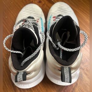 Nike’s size 8 in women’s. Only worn a few times